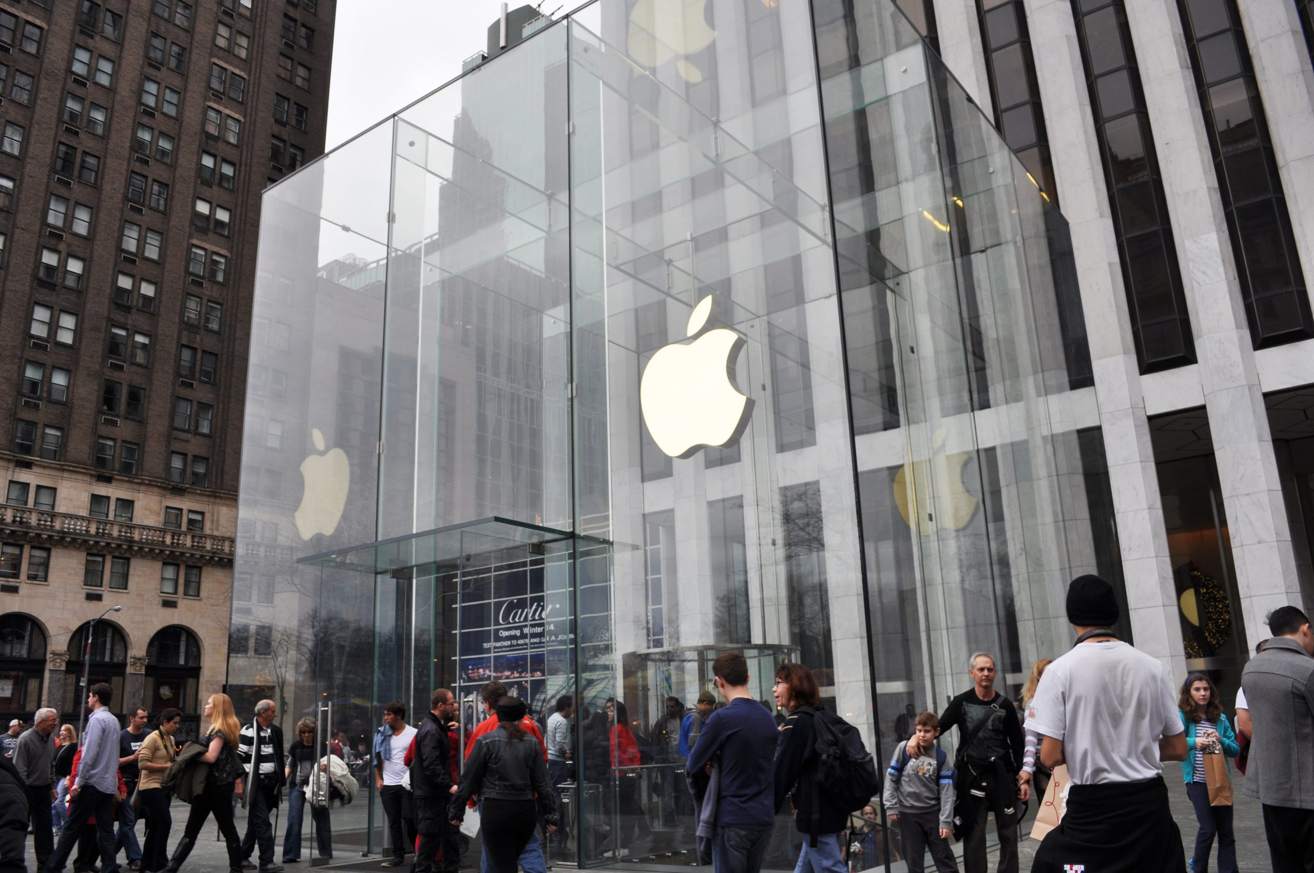 Apple breaks $4 trillion barrier as FTSE 100 and US markets soar to ...