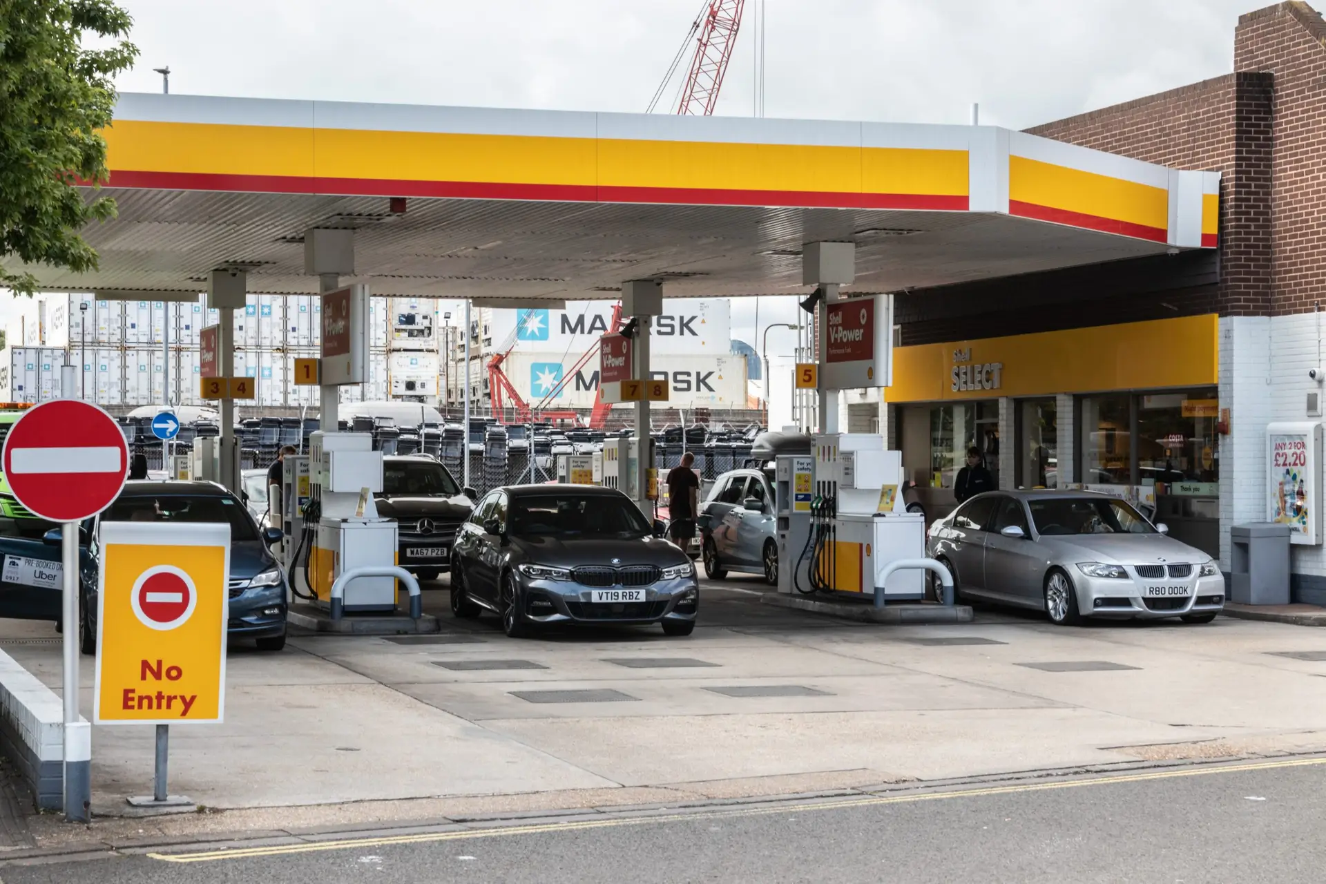 UK fuel prices rise for drivers as oil price could climb to $200 a ...